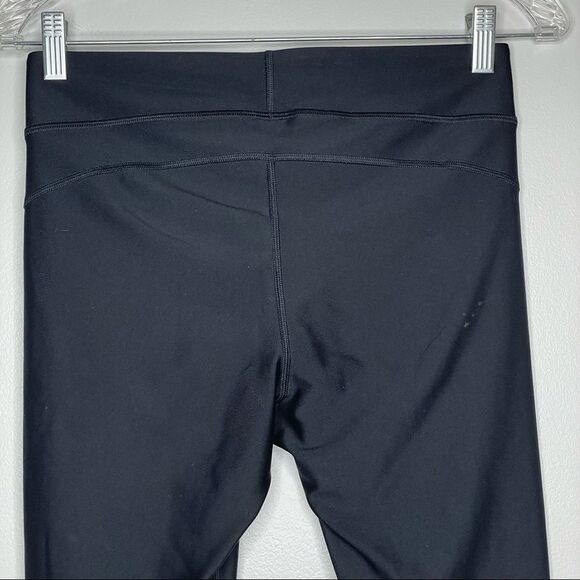 under armour || black capri legging stretch active - Picture 4 of 6